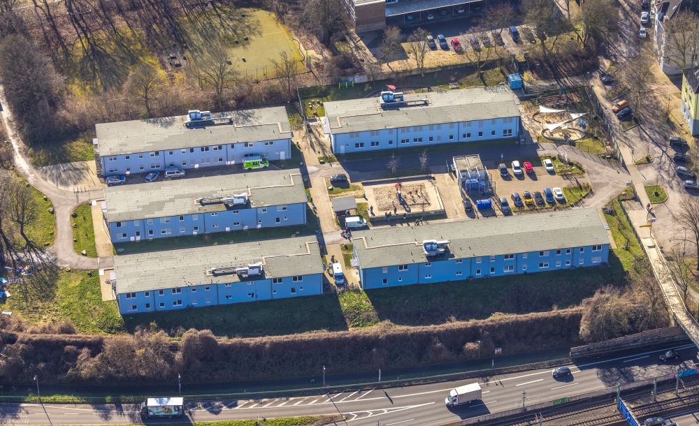 Essen aus der Vogelperspektive: Flüchtlingsheim- und Asylunterkunfts- Zeltlager als Behelfsunterkunft an der Holsterhauser Straße in Essen im Bundesland Nordrhein-Westfalen