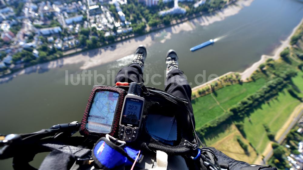 Luftbild Bonn - Flug über dem Rhein aus Sicht eines Motorgleitschirmfliegers im Bundesland Nordrhein-Westfalen, Deutschland
