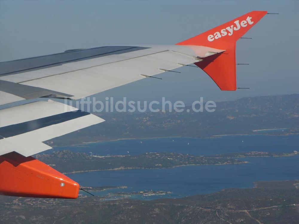 Olbia aus der Vogelperspektive: Flug von Schönefeld nach Olbia in einem Airbus der easyjet