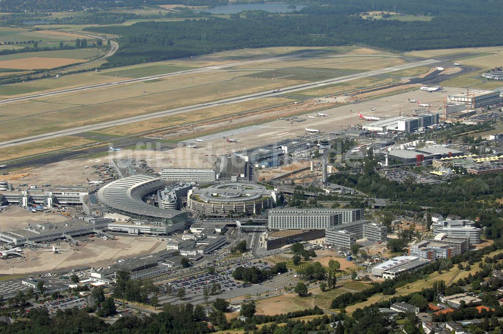 Düsseldorf aus der Vogelperspektive: Flughafen Düsseldorf International