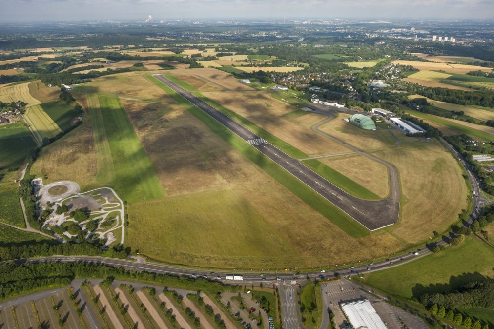 Luftaufnahme MÜLHEIM - Flughafen Essen / Mülheim im Bundesland Nordrhein-Westfalen