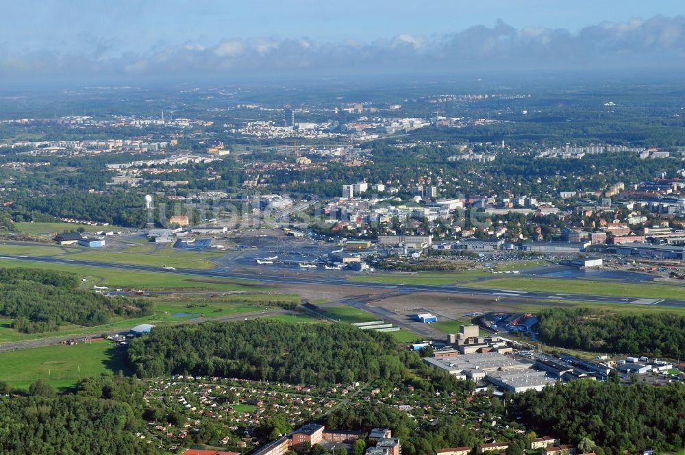 Stockholm aus der Vogelperspektive: Flughafen Stockholm-Bromma in Schweden