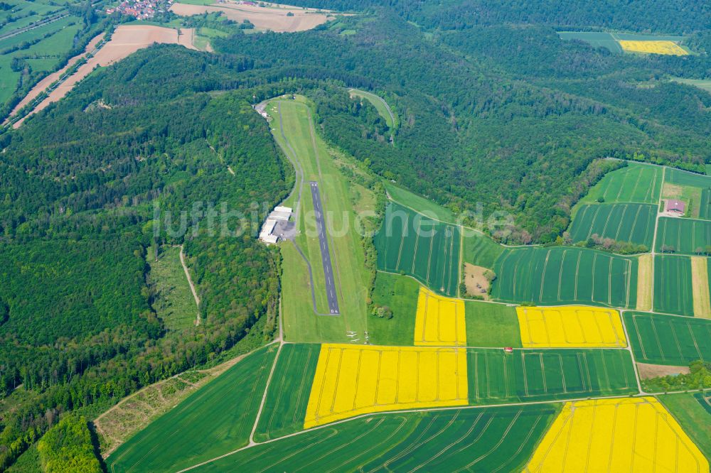 Bad Pyrmont aus der Vogelperspektive: Flugplatz in Bad Pyrmont im Bundesland Niedersachsen, Deutschland