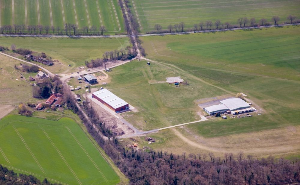 Luftaufnahme Paulinenaue - Flugplatz der Bienenfarm GmbH in Paulinenaue im Bundesland Brandenburg, Deutschland