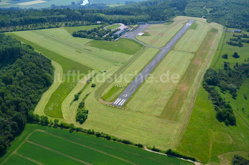 Brenkhausen aus der Vogelperspektive: Flugplatz in Brenkhausen im Bundesland Nordrhein-Westfalen, Deutschland