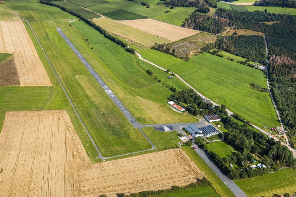 Luftaufnahme Brilon - Flugplatz in Brilon im Bundesland Nordrhein-Westfalen, Deutschland