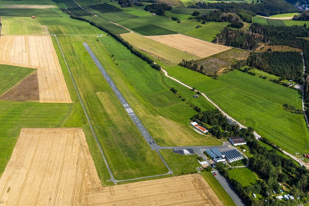 Brilon von oben - Flugplatz in Brilon im Bundesland Nordrhein-Westfalen, Deutschland