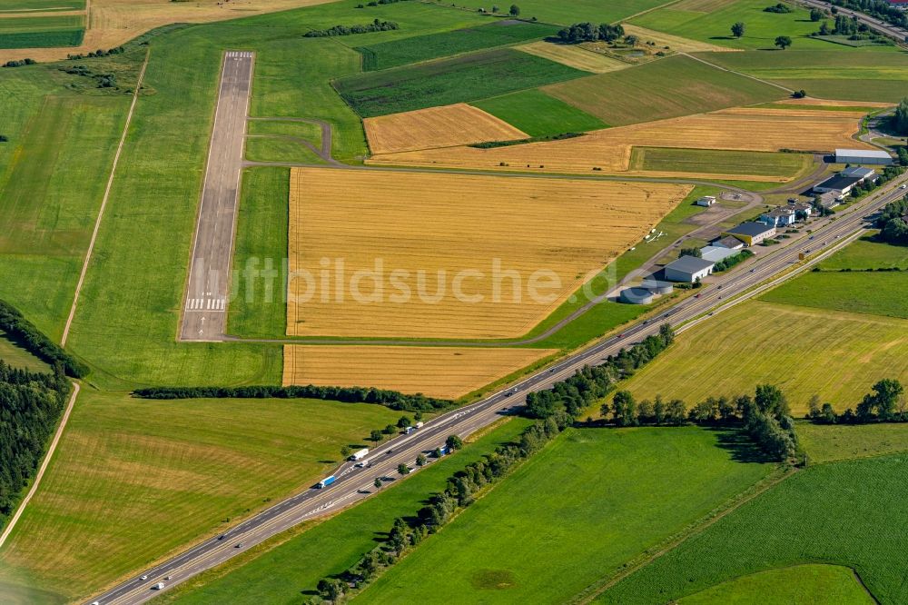 Luftaufnahme Donaueschingen - Flugplatz in Donaueschingen im Bundesland Baden-Württemberg, Deutschland