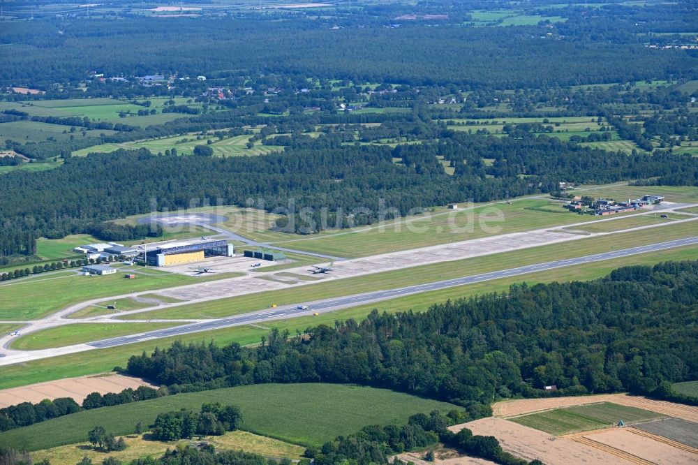 Hohn von oben - Flugplatz ETNH in Hohn im Bundesland Schleswig-Holstein, Deutschland