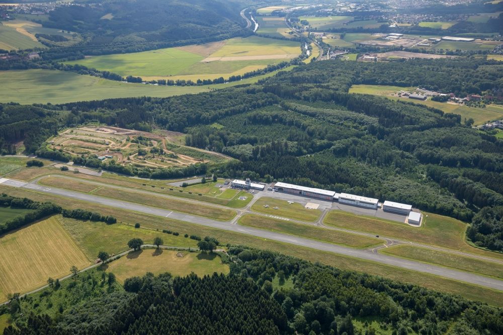 Luftbild Wickede (Ruhr) - Flugplatz der FAM Airport Arnsberg Menden in Wickede (Ruhr) im Bundesland Nordrhein-Westfalen, Deutschland