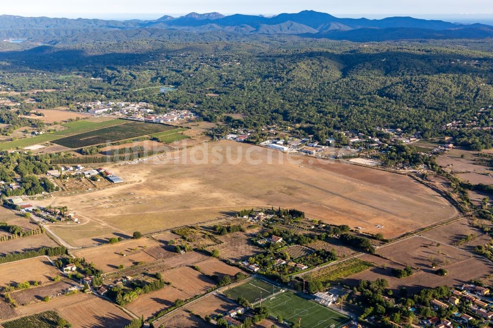 Luftbild Fayence - Flugplatz der Fayence-Tourrettes Airfield an der Chemin de l'Aérodrome in Fayence in Provence-Alpes-Cote d'Azur, Frankreich
