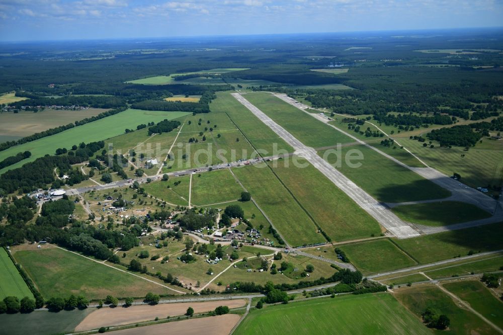 Luftbild Lärz - Flugplatz der Flugplatz Müritz Airpark in Lärz im Bundesland Mecklenburg-Vorpommern, Deutschland
