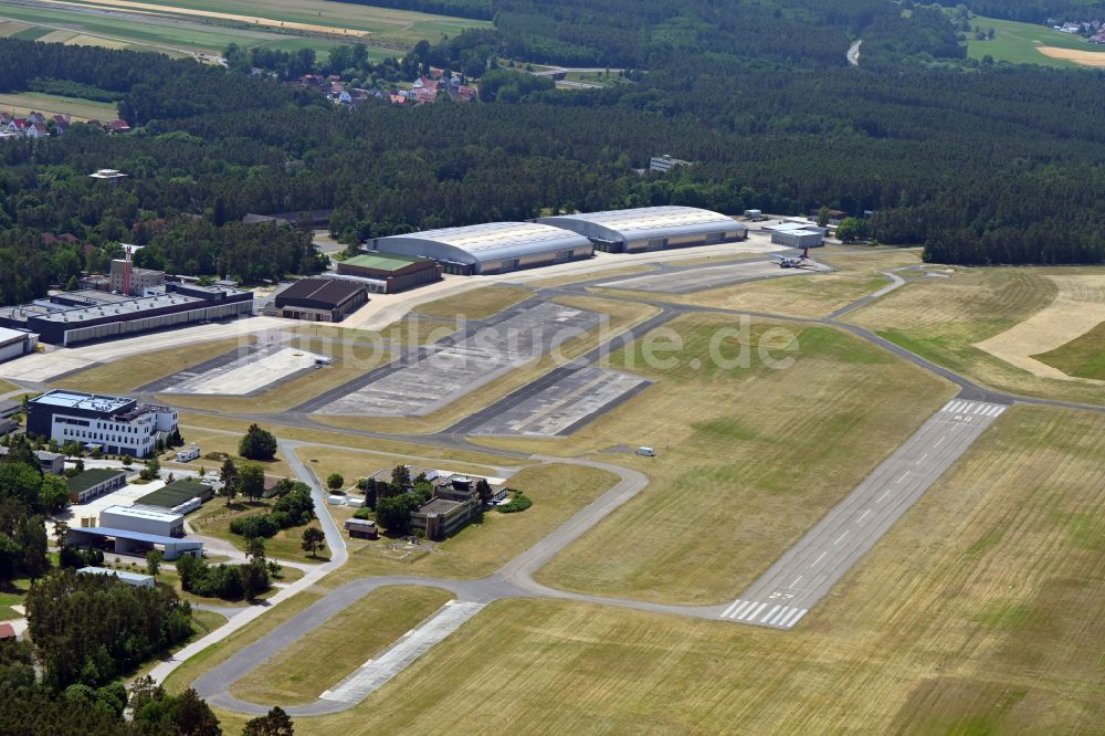 Luftaufnahme Roth - Flugplatz- Hangar der Otto-Linienthal-Kaserne in Roth im Bundesland Bayern, Deutschland