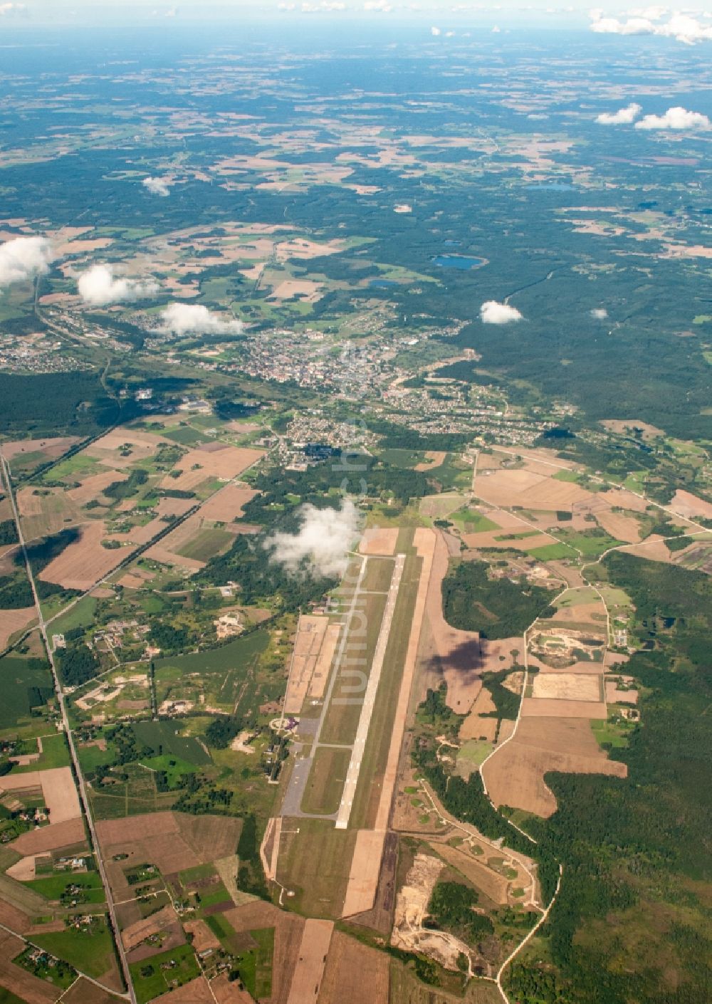 Luftbild Zvirbuli - Flugplatz Jurmala in Zvirbuli in Bezirk Engure, Lettland