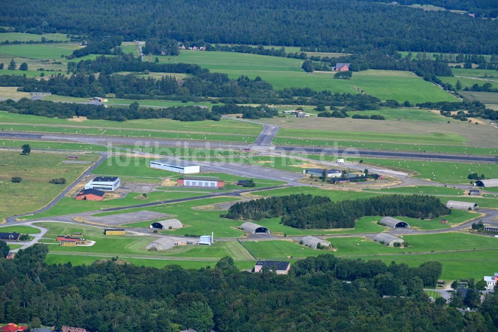 Leck aus der Vogelperspektive: Flugplatz in Leck im Bundesland Schleswig-Holstein, Deutschland