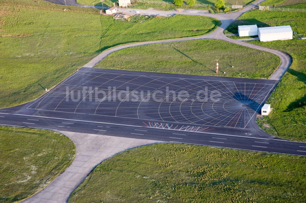 Luftbild Kitzingen - Flugplatz der LSC im Ortsteil Etwashausen in Kitzingen im Bundesland Bayern, Deutschland