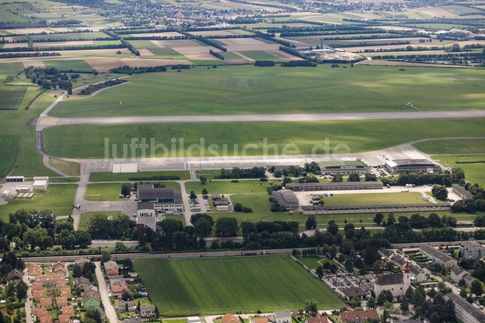 Tulln an der Donau von oben - Flugplatz des Militärflugplatz Langenlebarn an der Brumowskigasse in Tulln an der Donau in Niederösterreich, Österreich