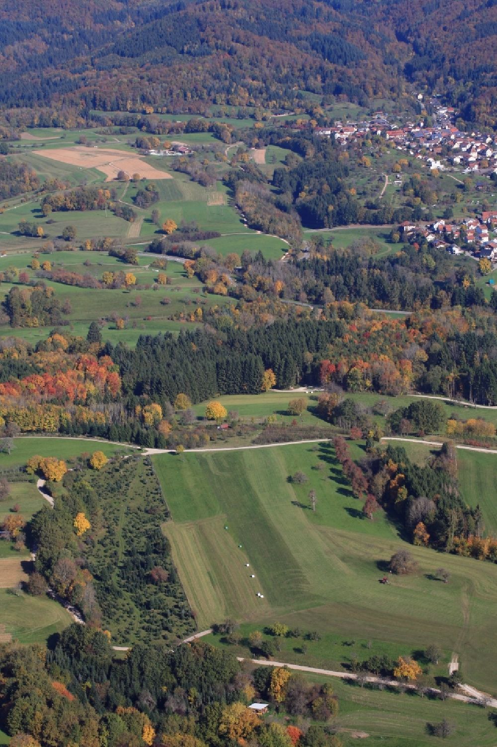 Wehr aus der Vogelperspektive: Flugplatz für motorisierte Gleitschirme und Ultraleicht Flugzeuge in Wehr im Bundesland Baden-Württemberg, Deutschland
