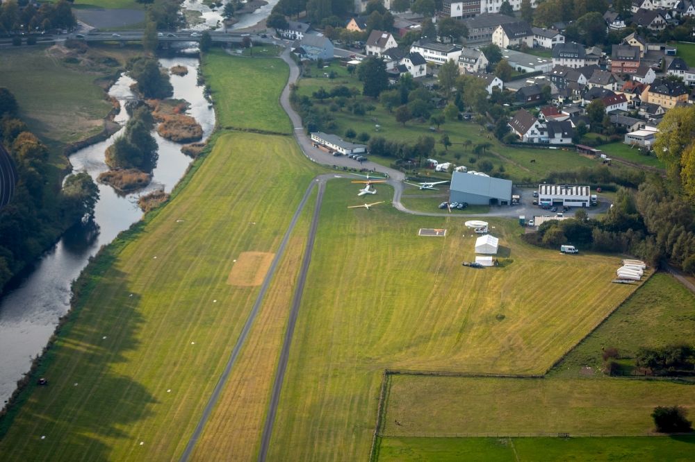 Arnsberg von oben - Flugplatz Oeventrop im Ortsteil Oeventrop in Arnsberg im Bundesland Nordrhein-Westfalen, Deutschland