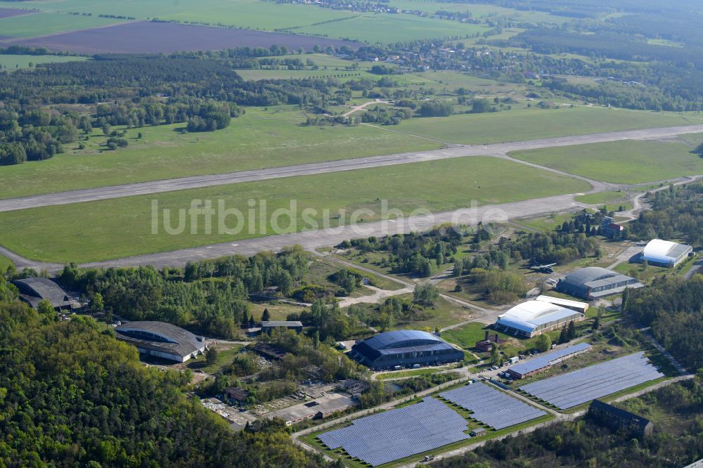 Schacksdorf aus der Vogelperspektive: Flugplatz in Schacksdorf im Bundesland Brandenburg, Deutschland