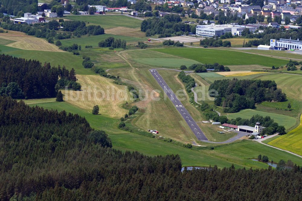 Luftaufnahme Helmbrechts - Flugplatz des Segelflugzentrum Ottengrüner Heide e.V. im Ortsteil Ottengrün in Helmbrechts im Bundesland Bayern, Deutschland