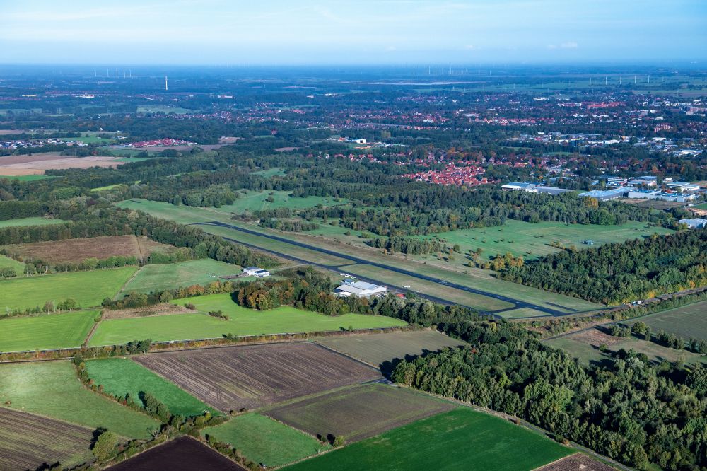 Stade aus der Vogelperspektive: Flugplatz Stade im Bundesland Niedersachsen, Deutschland