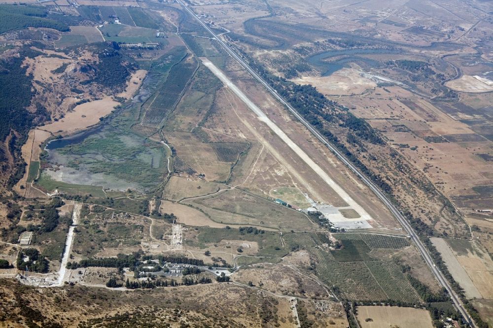 Selcuk von oben - Flugplatz der Stadt Selcuk in der Region Mugla in der Türkei