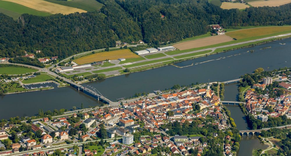 Luftaufnahme Vilshofen an der Donau - Flugplatz in Vilshofen an der Donau im Bundesland Bayern, Deutschland