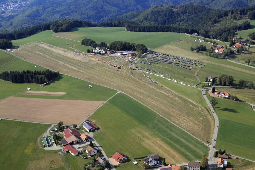 Rickenbach von oben - Flugtag auf dem Segelflugplatz der Luftsportgemeinschaft Hotzenwald in Rickenbach im Bundesland Baden-Württemberg