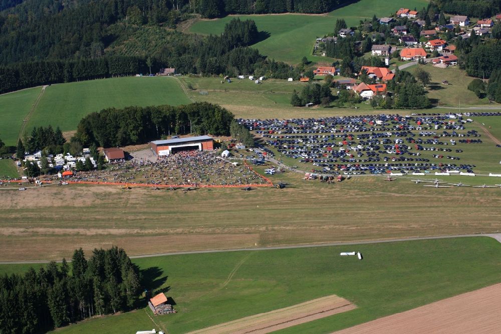 Luftaufnahme Rickenbach - Flugtag auf dem Segelflugplatz der Luftsportgemeinschaft Hotzenwald in Rickenbach im Bundesland Baden-Württemberg