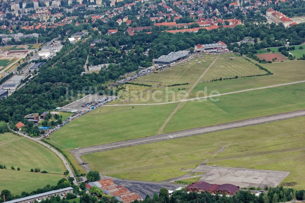 Oberschleißheim von oben - Flugwerft und Flugplatz Schleißheim beim Jubiläums Fly-In in Oberschleißheim im Bundesland Bayern