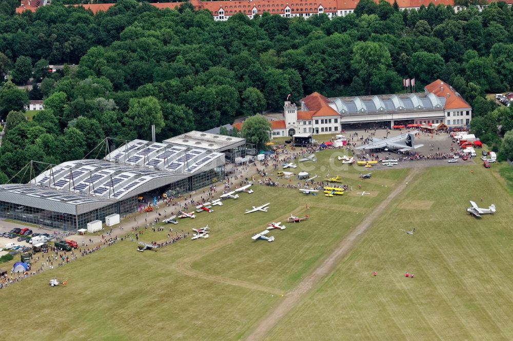Luftaufnahme Oberschleißheim - Flugwerft Schleißheim beim Jubiläums Fly-In in Oberschleißheim im Bundesland Bayern