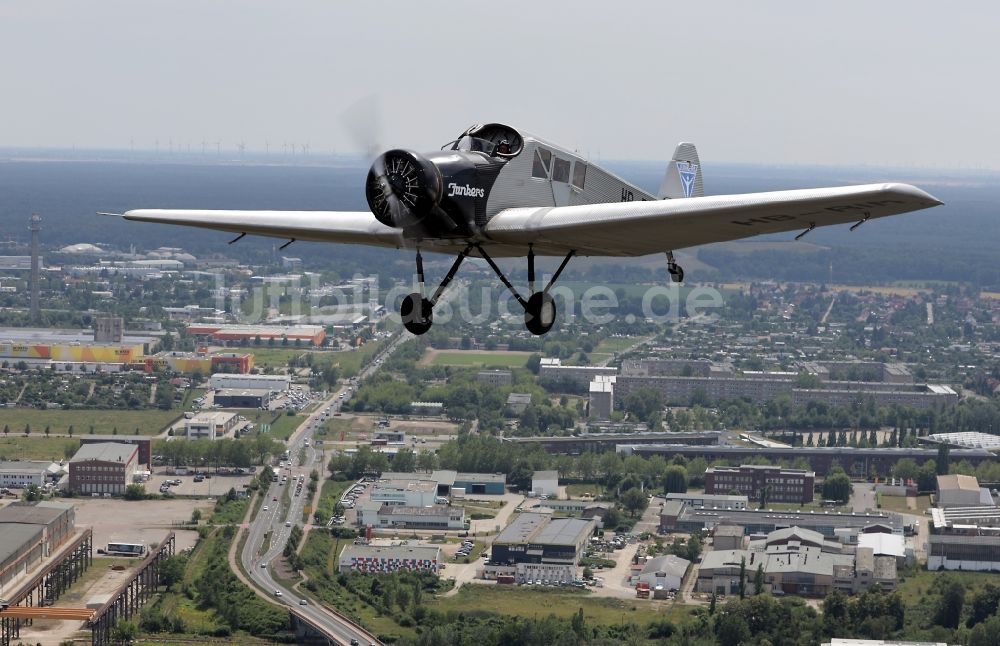Dessau von oben - Flugzeug Junkers F13 im Fluge über dem Luftraum in Dessau im Bundesland Sachsen-Anhalt, Deutschland