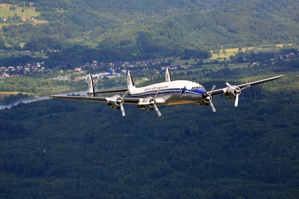 Wehr von oben - Flugzeug Lockheed L1049 Super Constellation im Fluge im Luftraum bei Wehr Brennet in Baden-Wuerttemberg