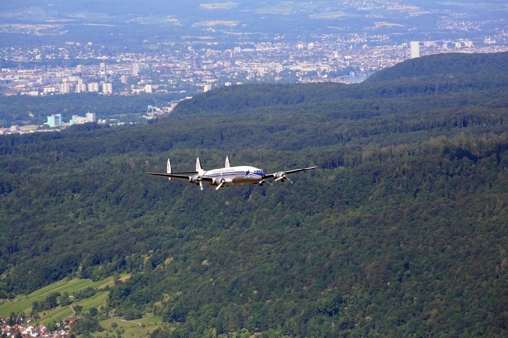Luftbild Grenzach-Wyhlen - Flugzeug Lockheed L1049 Super Constellation im Fluge im Luftraum beiGrenzach-Wyhlen in Baden-Wuerttemberg