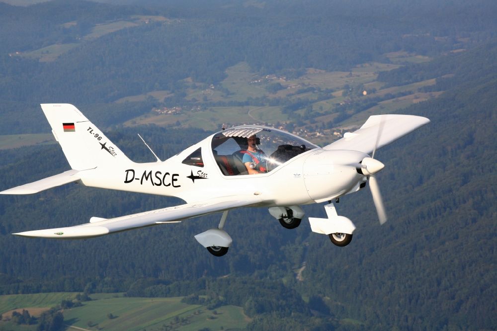 Luftbild Steinen - Flugzeug und Luftsportgerät Ultraleicht TL-96 Star mit der Kennung D-MSCE im Fluge im Luftraum über Steinen im Bundesland Baden-Württemberg