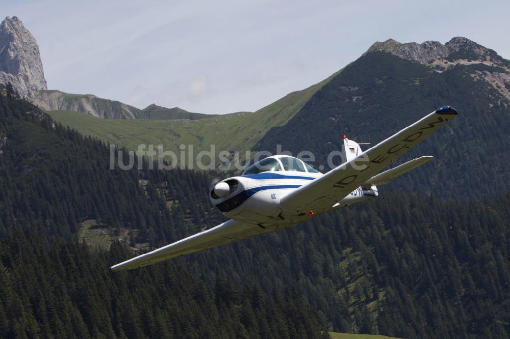 Seefeld in Tirol aus der Vogelperspektive: Flugzeug Meyers 200D über Seefeld in Tirol / Österreich