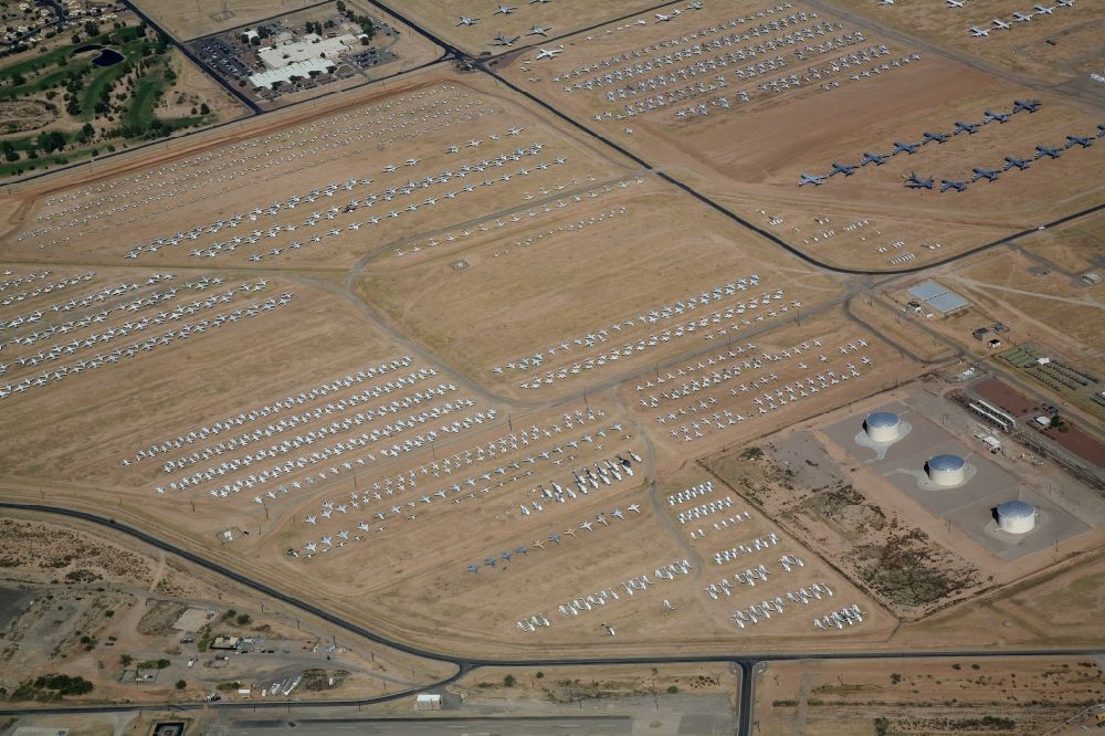 Tucson von oben - Flugzeugfriedhof Davis Monthan Air Force Base Arizona USA