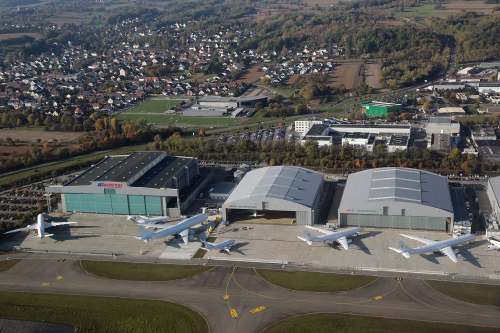 Luftbild Hésingue - Flugzeugwerftbetriebe JetAviation und Amac Aerospace auf dem Flughafengelände des Euroairport Basel-Mulhouse-Freiburg in Saint-Louis in Frankreich