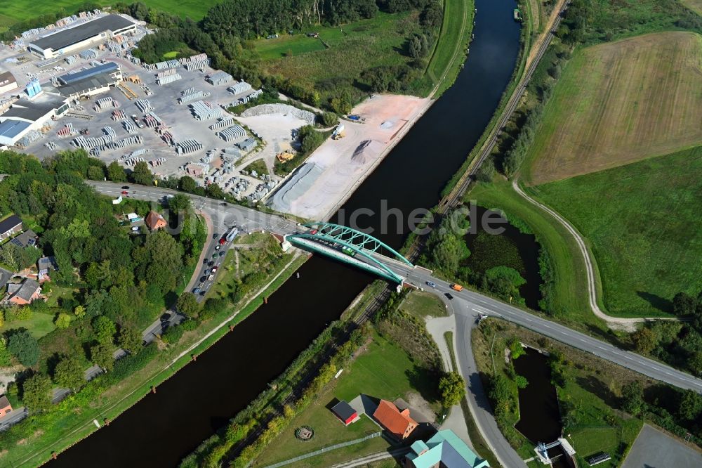 Luftbild Lauenburg/Elbe - Fluß - Brückenbauwerk über den Elbe-Lübeck-Kanal in Lauenburg/Elbe im Bundesland Schleswig-Holstein, Deutschland