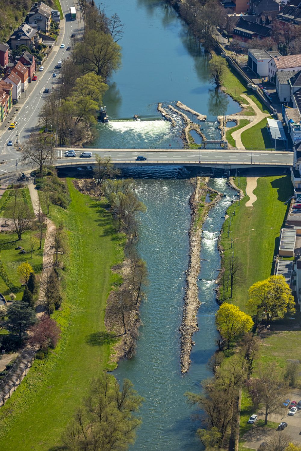Luftaufnahme Hagen - Fluß - Brückenbauwerk über die Lenne in Hagen im Bundesland Nordrhein-Westfalen, Deutschland