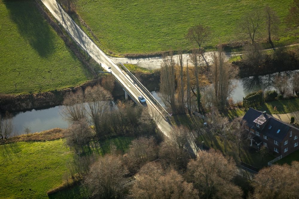 Luftbild Dolberg - Fluß - Brückenbauwerk über die Lippe in Dolberg im Bundesland Nordrhein-Westfalen, Deutschland