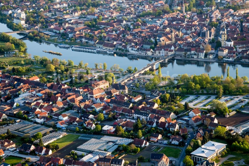 Luftaufnahme Kitzingen - Fluß - Brückenbauwerk über den Main im Ortsteil Etwashausen in Kitzingen im Bundesland Bayern, Deutschland