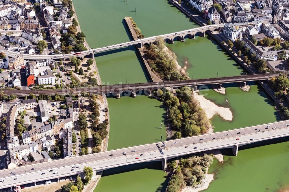 Luftbild Koblenz - Fluß - Brückenbauwerk über die Mosel in Koblenz im Bundesland Rheinland-Pfalz, Deutschland