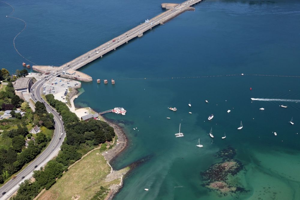 Luftbild Saint-Malo - Fluß - Brückenbauwerk über die Rance zwischen Saint Malo und Dinard in der Bretagne, Frankreich