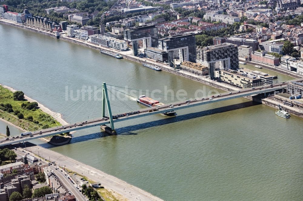 Köln von oben - Fluß - Brückenbauwerk über den Rhein in Köln im Bundesland Nordrhein-Westfalen, Deutschland
