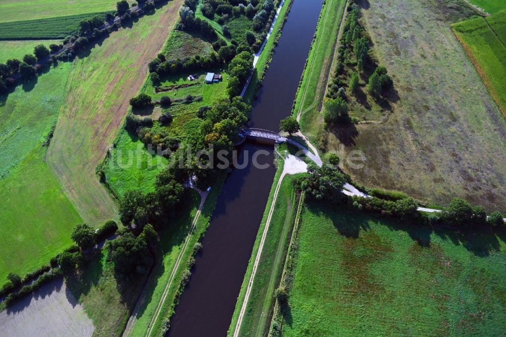 Buchhorst aus der Vogelperspektive: Fluß - Brückenbauwerk in Buchhorst im Bundesland Schleswig-Holstein, Deutschland