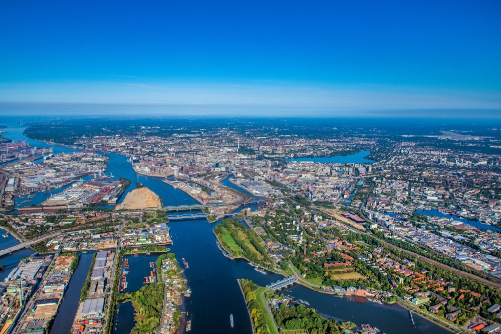 Luftaufnahme Hamburg - Fluß - Brückenbauwerk Elbbrücken - Norderelbbrücke über die Ufer der Elbe in Hamburg