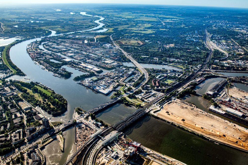 Hamburg aus der Vogelperspektive: Fluß - Brückenbauwerk Elbbrücken - Norderelbbrücke über die Ufer der Elbe in Hamburg