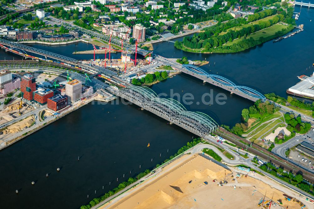 Luftaufnahme Hamburg - Fluß - Brückenbauwerk der Elbbrücken - Norderelbbrücke - Freihafenelbbrücke über die Ufer der Elbe in Hamburg
